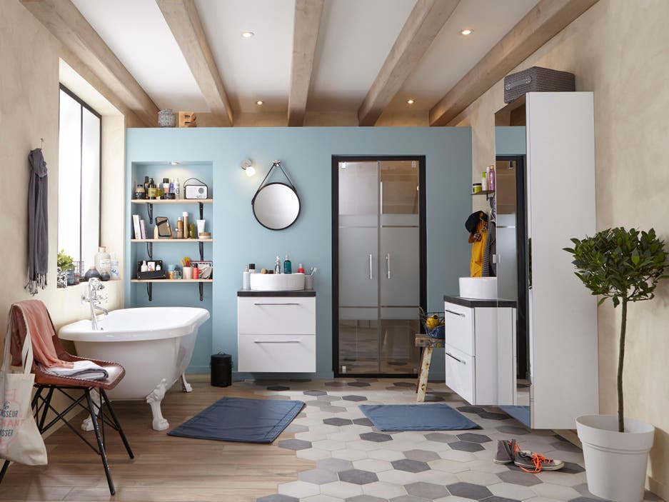 Mix De Parquet Et Carrelage Dans Une Grande Salle De Bains Leroy Merlin