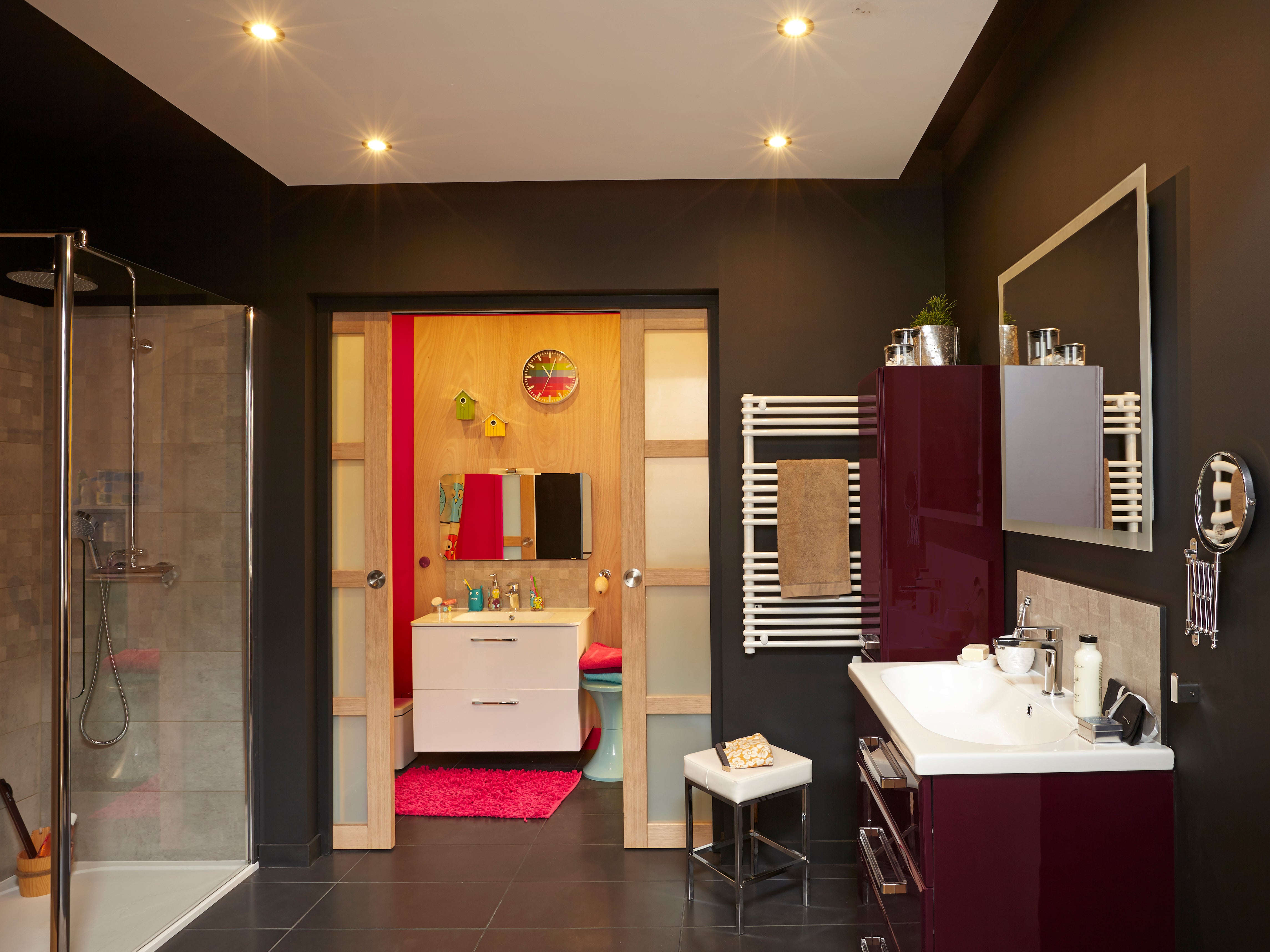 Une Salle De Bains Pour Toute La Famille Avec Un Coin Enfant Leroy Merlin