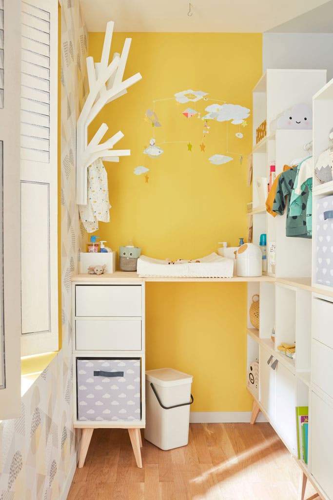 Une Chambre De Bebe En Jaune Et Blanc Leroy Merlin
