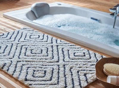 Comment choisir son tapis de salle de bains ? | Leroy Merlin